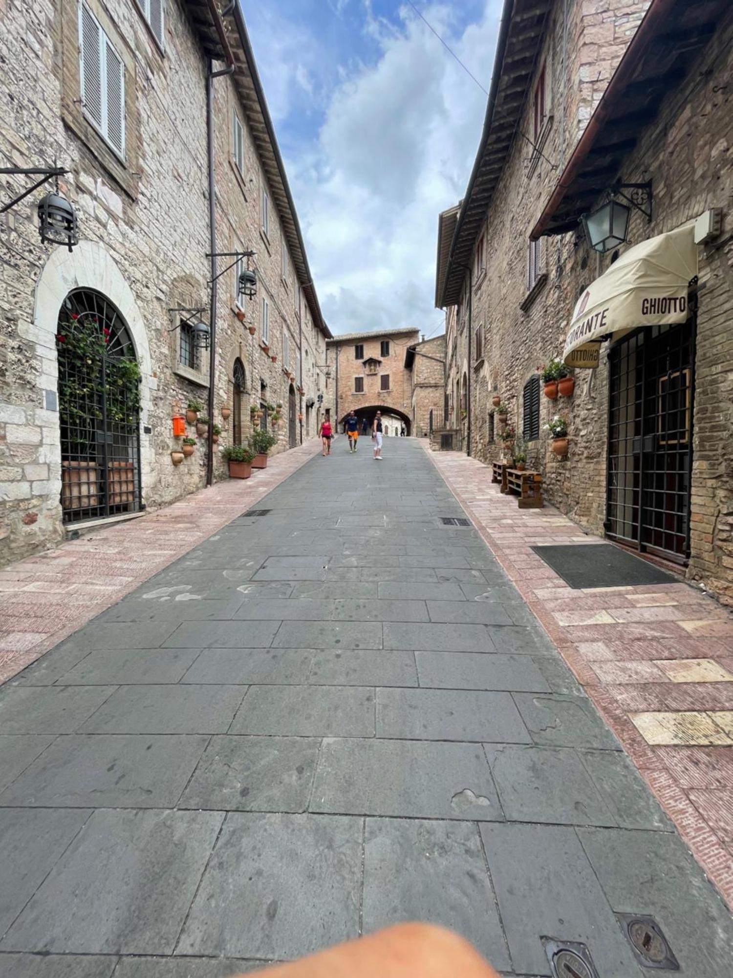 Happy House - Porta San Giacomo Apartman Assisi Kültér fotó