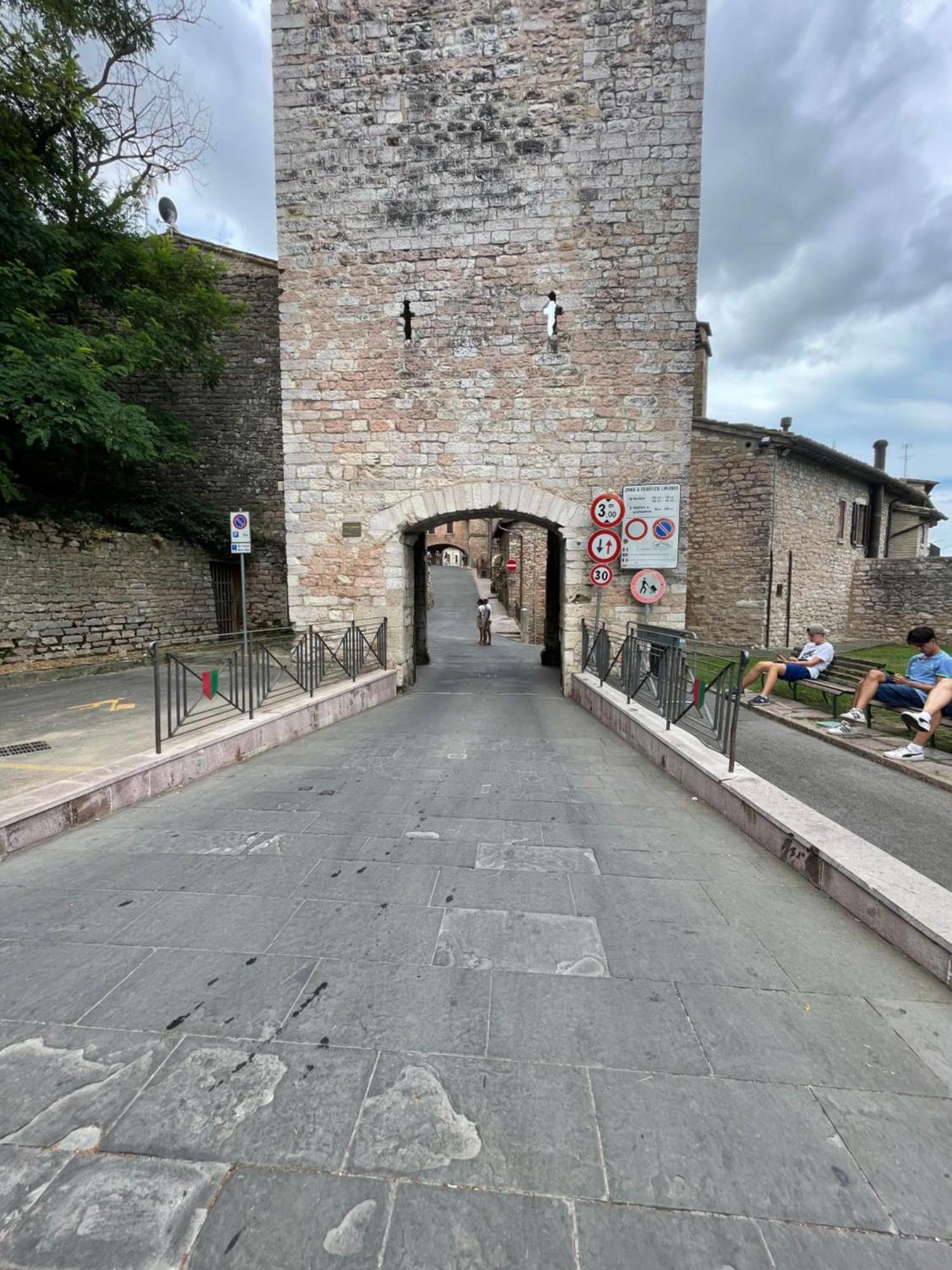 Happy House - Porta San Giacomo Apartman Assisi Kültér fotó